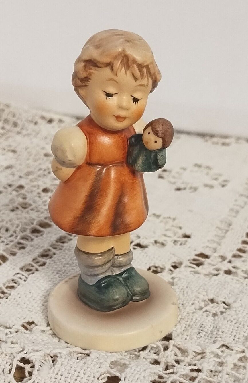 Goebel M.I. Hummel Figurine "Puppet Princess" 2108-1999